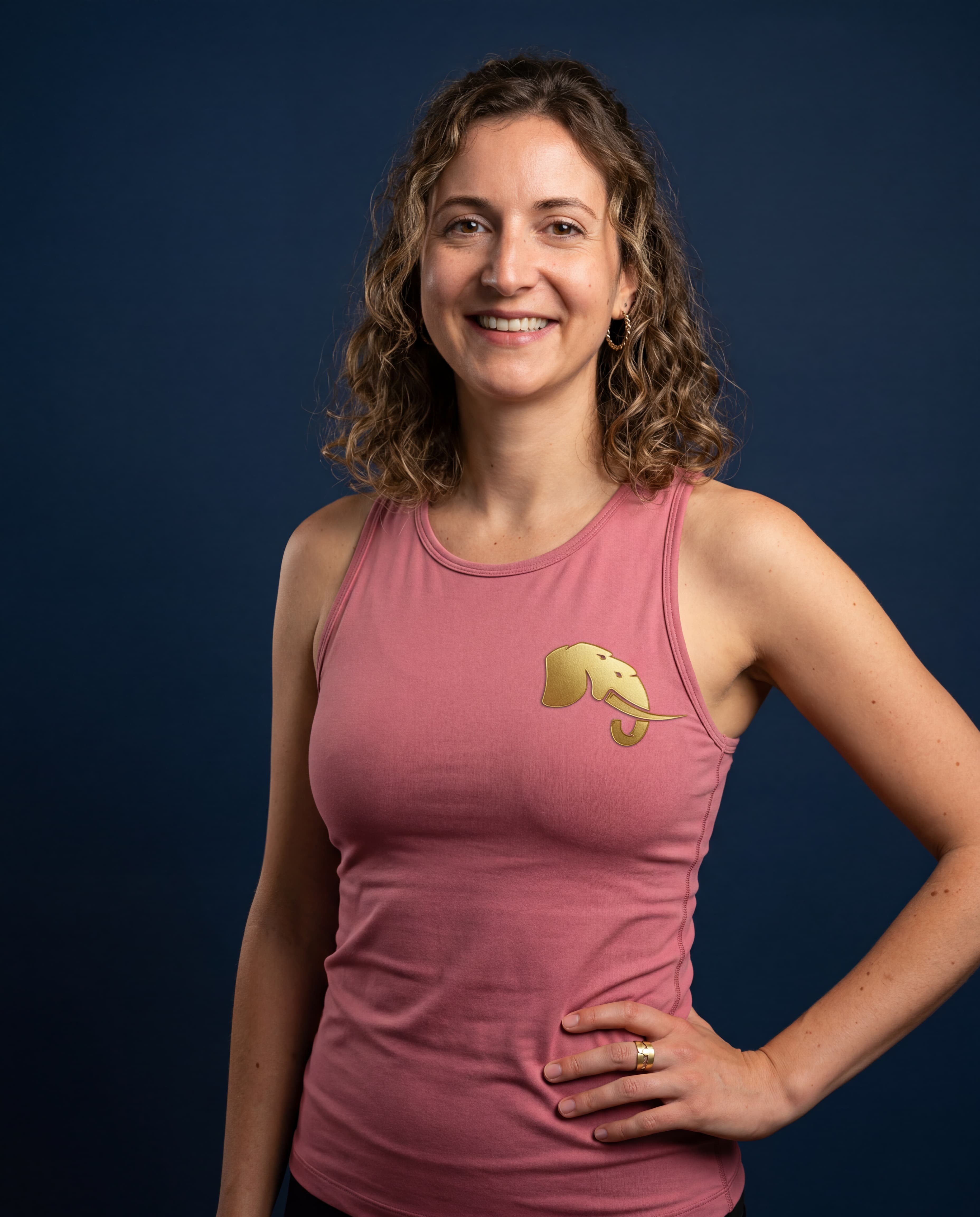 Portrait de Eponine, coach sportive diplômée d'État et professeure certifiée de Pilates au Jamet Sporting Club de Nantes.
